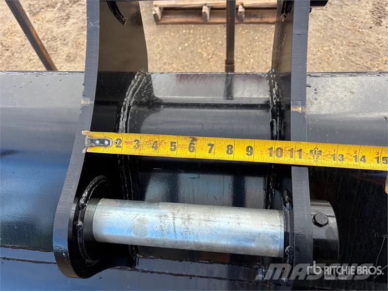 GIYI GY-FB60 60 in Cleanup Excavator Bucket - Fits Cucharones