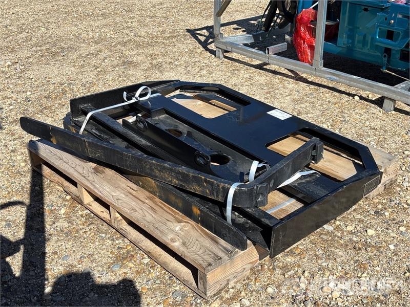 GIYI GY-FR47 47 in Mini Dingo Skid Steer Forks (Un Trukkihaarukat