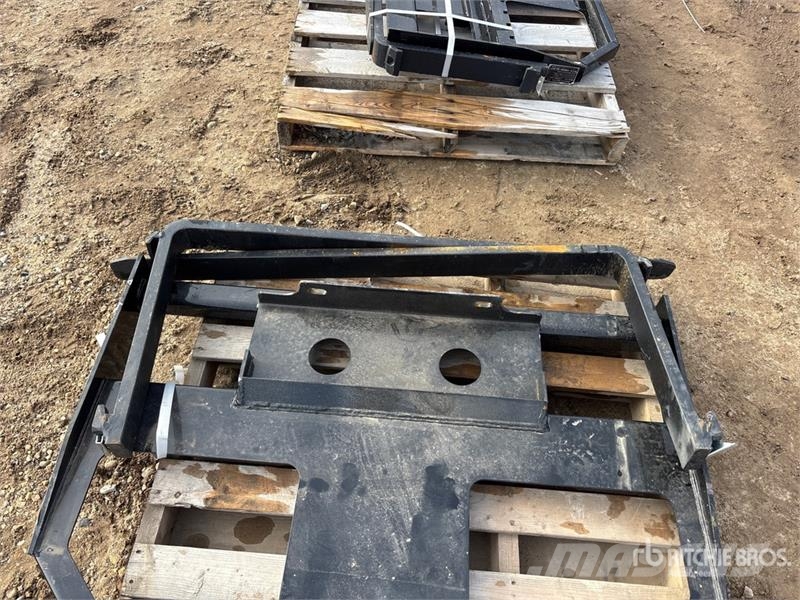 GIYI GY-FR47 47 in Mini Dingo Skid Steer Forks (Un Forche