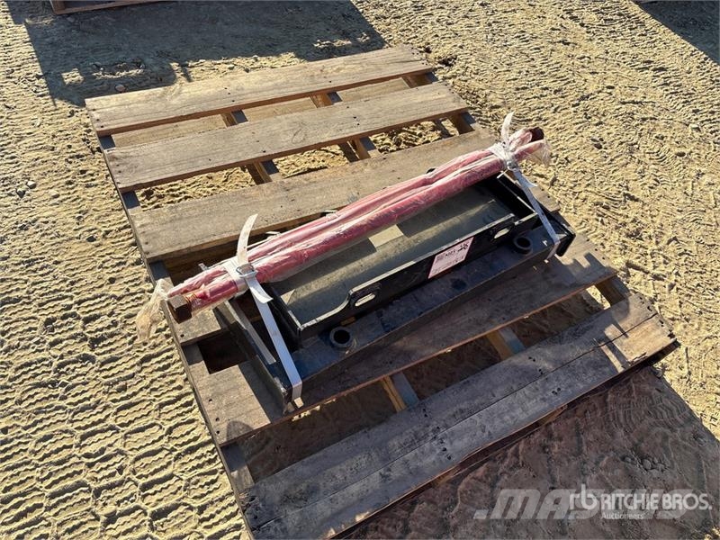  GIYI GY-HF47 39 in Skid Steer Bale Spear (Unused) Drugi deli