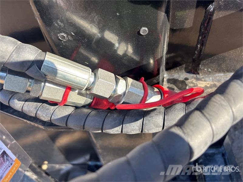 GIYI GY-HPD84 Hydraulic Skid Steer Post Driver (Un Fencing equipment