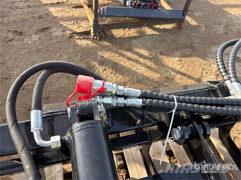 GIYI GY-HWG72 72 in Skid Steer Grapple Bucket (Unu Grijpers