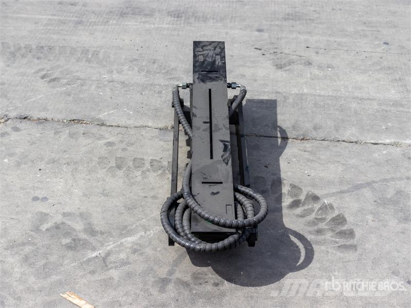  GIYI GY-J3T Hydraulic Excavator Thumb - Fits Cat 3 Godet