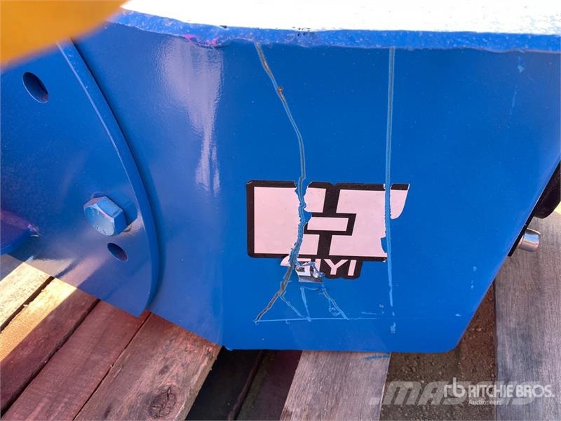 GIYI GY-LS43 43 in Skid Steer Log Splitter (Unused Divisores e cortadores de madeira