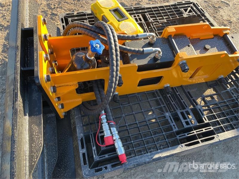 GIYI GY-P680 67 in Skid Steer Breaker (Unused) Hammer / Brecher