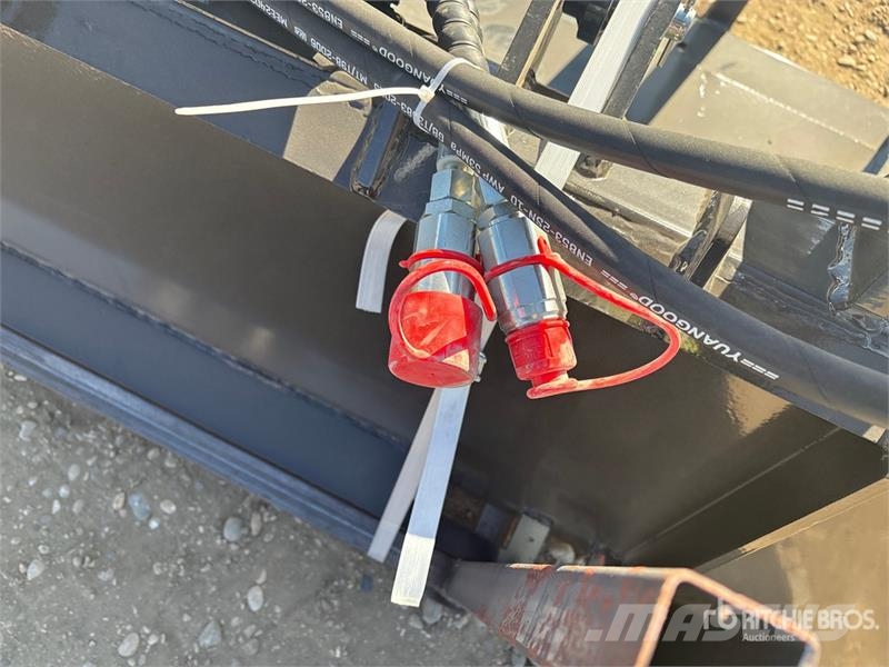 GIYI GY-PG72 72 in Skid Steer Grapple (Unused) Pinze