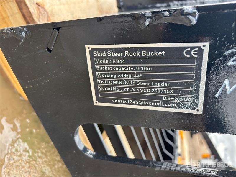 GIYI GY-RB44 42 in Rock Mini Skid Steer Bucket (Un Godet