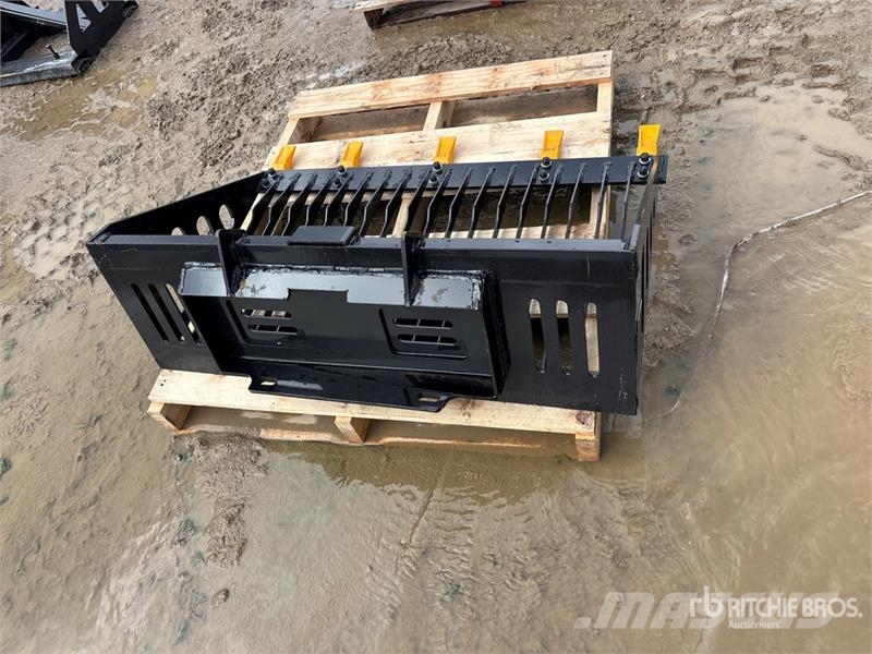 GIYI GY-RB44 42 in Rock Mini Skid Steer Bucket (Un Godet