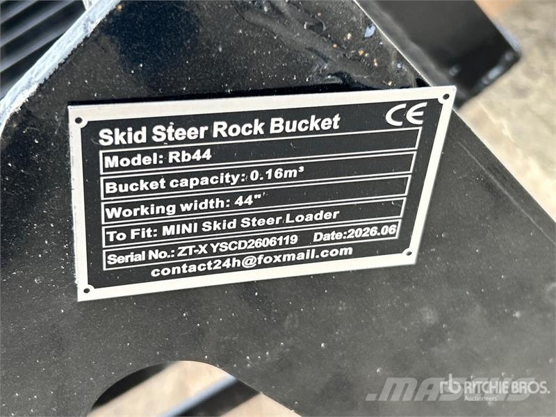  GIYI GY-RB44 44 in Mini Rock Skid Steer Bucket (Un Godet