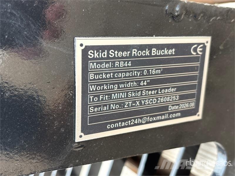 GIYI GY-RB44 44 in Rock Mini Skid Steer Bucket (Un Cucharones