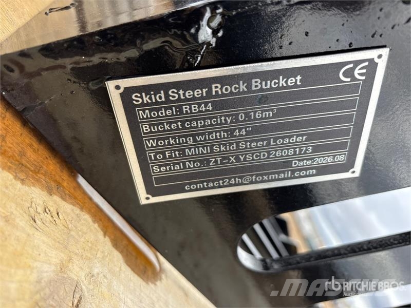  GIYI GY-RB44 44 in Rock Mini Skid Steer Bucket (Un Cucharones