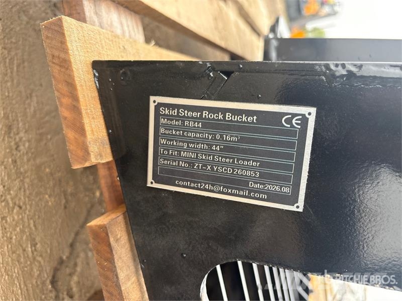  GIYI GY-RB44 Rock Mini Skid Steer Bucket (Unused) Kausi