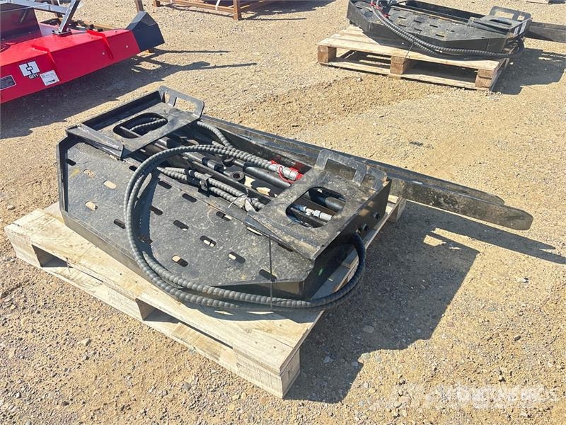 GIYI GY-SF60 60 in Skid Steer Forks (Unused) Вили