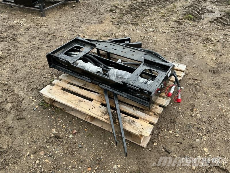  GIYI GY-SF60 60 in Skid Steer Forks (Unused) Δικράνες