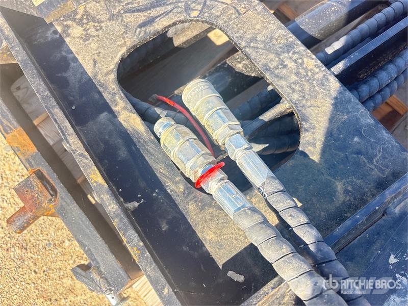 GIYI GY-SF60 60 in Skid Steer Forks (Unused) Вили