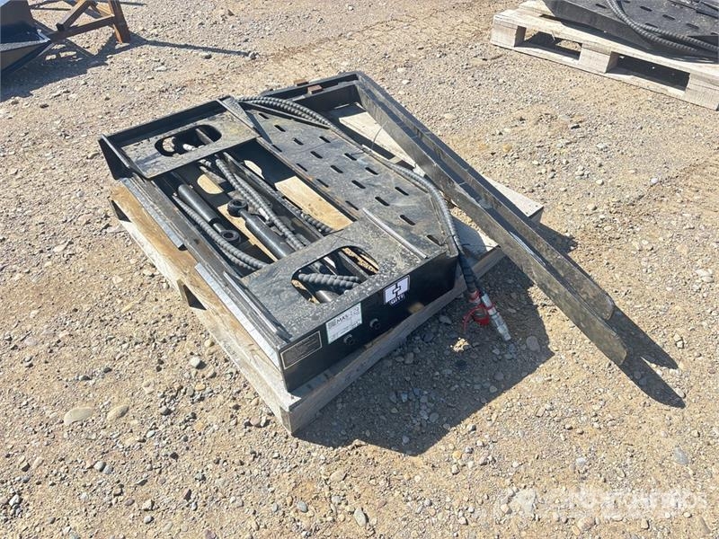  GIYI GY-SF60 60 in Skid Steer Forks (Unused) Garfos