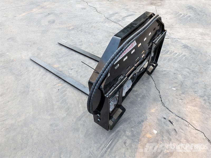 GIYI GY-SF60 60 in Skid Steer Forks (Unused) Widły