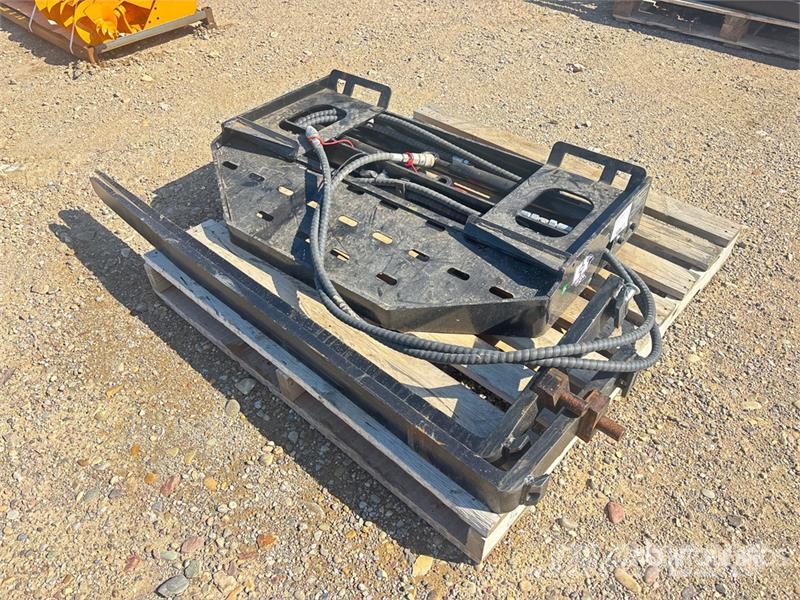 GIYI GY-SF60 60 in Skid Steer Forks (Unused) Garfos