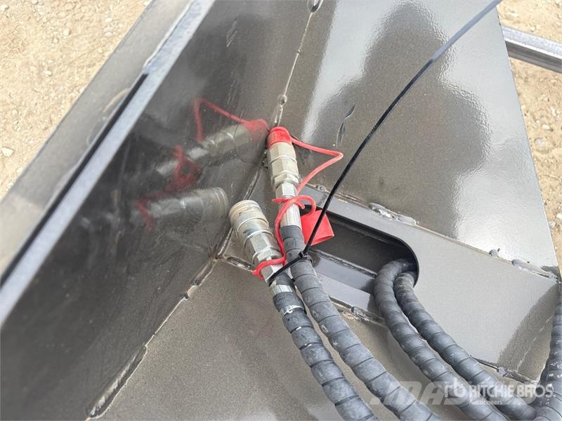  GIYI GY-STL75 75 in Skid Steer Tire Lifter (Unused Otros componentes