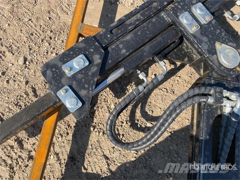  GIYI GY-STL75 75 in Skid Steer Tire Lifter (Unused Andre komponenter