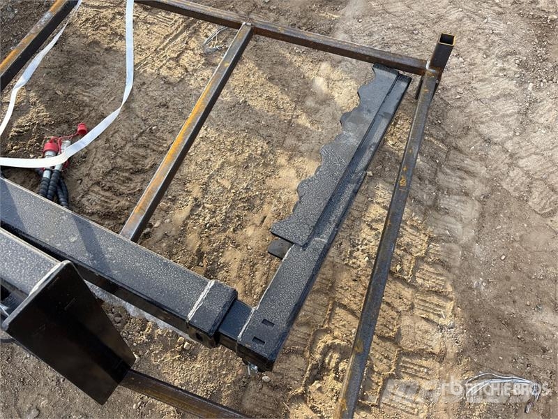 GIYI GY-TG98 98 in Telescopic Skid Steer Grapple ( Gripere