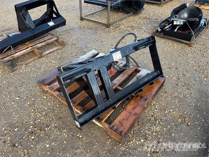  GIYI GY-TP25 25 in Skid Steer Post Puller (Unused) مكونات أخرى