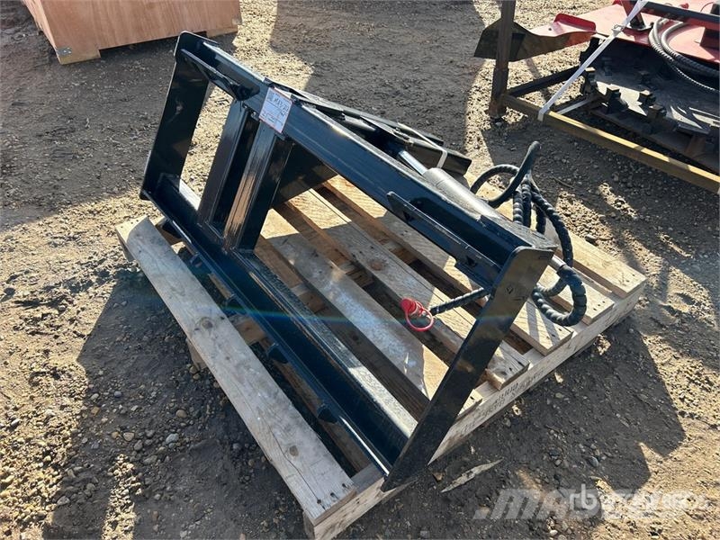  GIYI GY-TP45 25 in Skid Steer Post Puller (Unused) مكونات أخرى