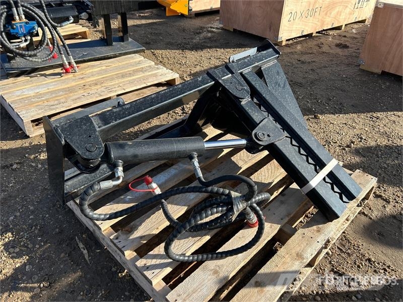  GIYI GY-TP45 25 in Skid Steer Post Puller (Unused) مكونات أخرى