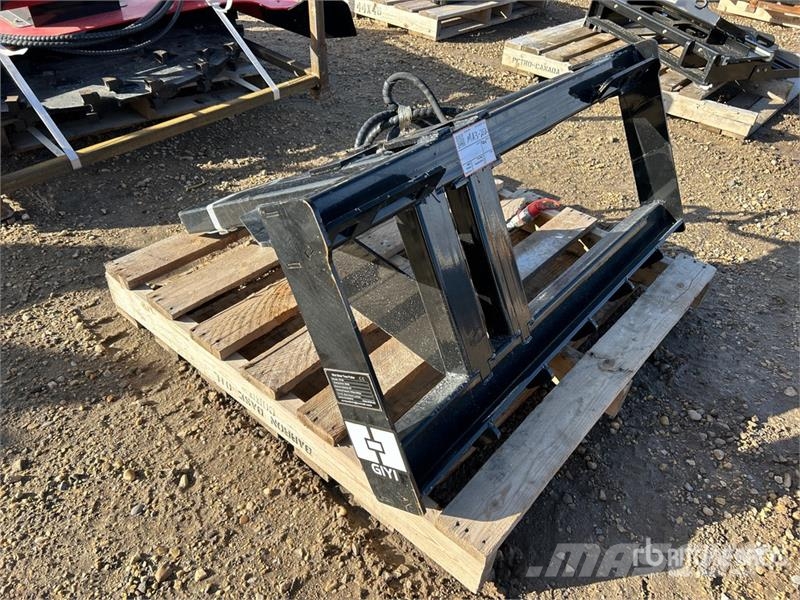  GIYI GY-TP45 25 in Skid Steer Post Puller (Unused) مكونات أخرى