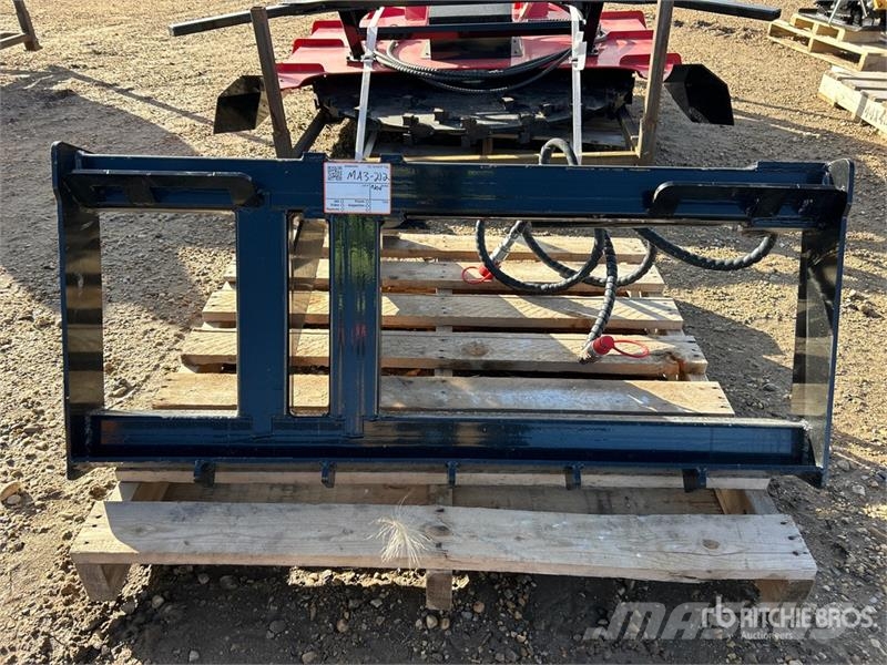  GIYI GY-TP45 25 in Skid Steer Post Puller (Unused) مكونات أخرى