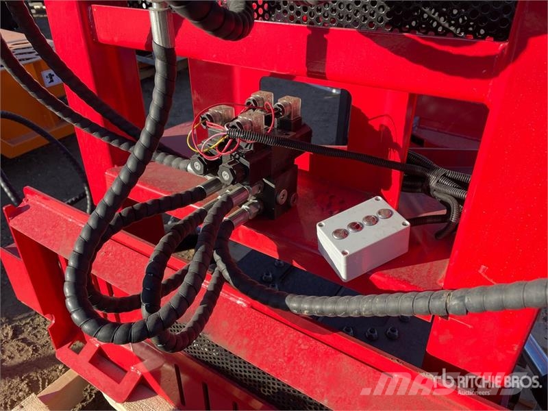 GIYI GY-TS75 29 in Skid Steer Tree Shear (Unused) Schneidwerkzeuge