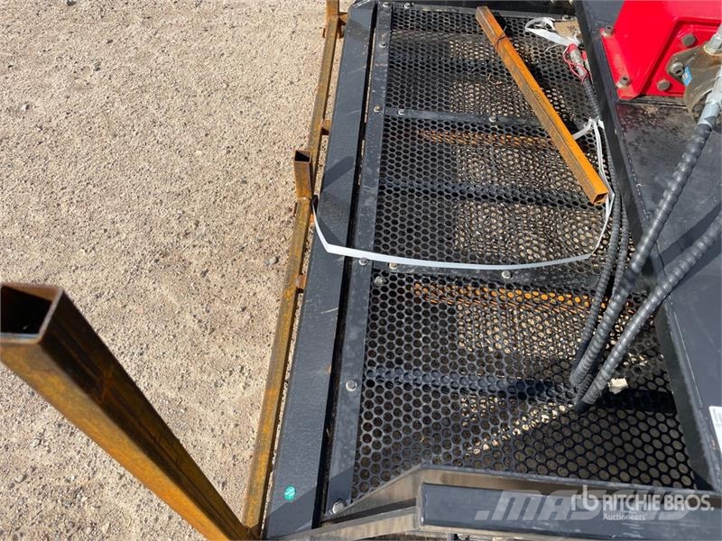 GIYI GY-VB79 73 in Vibrating Skid Steer Screening Korpe za prosijavanje