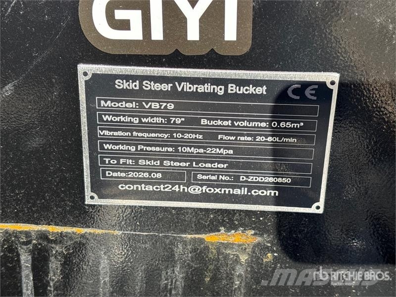  GIYI GY-VB79 79 in Vibrating Skid Steer Screening  Benne vaglianti
