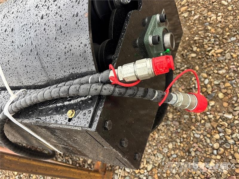  GIYI GY-VR59 59 in Skid Steer Vibratory Roller (Un Valce