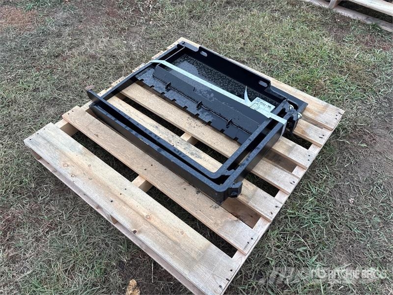  GIYI GY-XHC 29 in Mini Skid Steer Forks (Unused) 叉