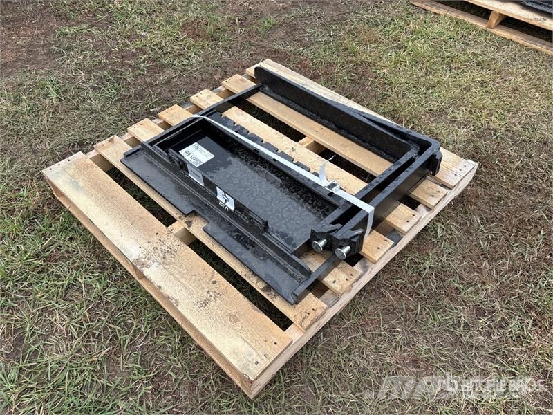  GIYI GY-XHC 29 in Mini Skid Steer Forks (Unused) 叉