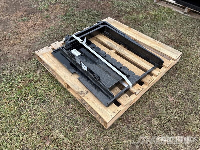  GIYI GY-XHC 29 in Mini Skid Steer Forks (Unused) 叉