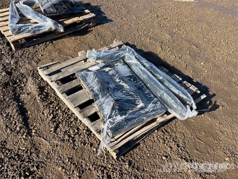 GIYI GY-XHC 35 in Mini Skid Steer Forks (Unused) Forche