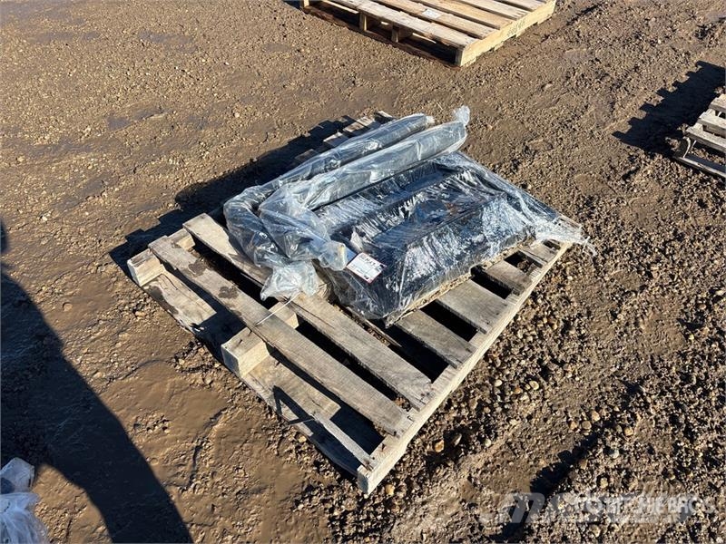 GIYI GY-XHC 35 in Mini Skid Steer Forks (Unused) Forche