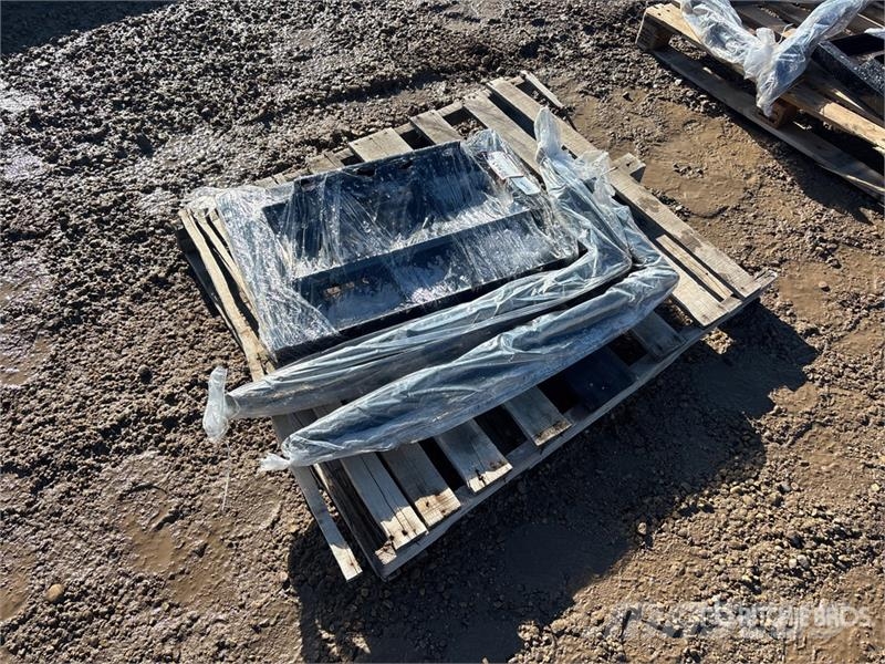 GIYI GY-XHC 35 in Mini Skid Steer Forks (Unused) Forche