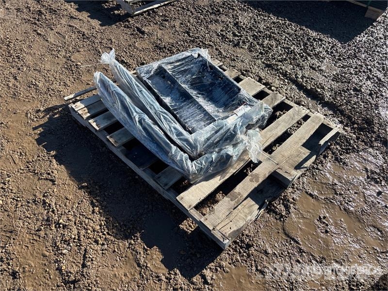 GIYI GY-XHC 35 in Mini Skid Steer Forks (Unused) Forche