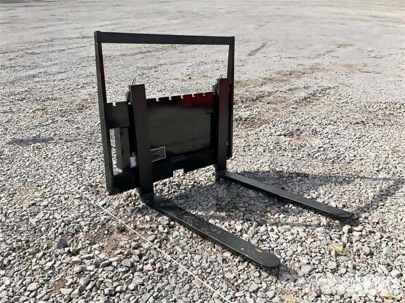  GIYI GY-XHC Mini Skid Steer Forks (Unused) Vilice