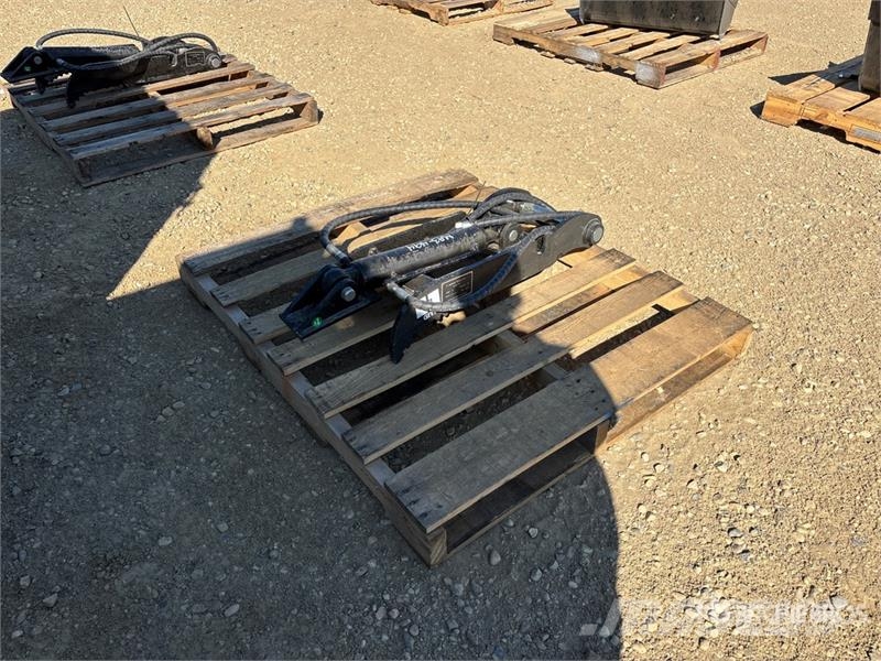 GIYI GY-XJ3T 30 in 3T Hydraulic Excavator Thumb (U Kanalak