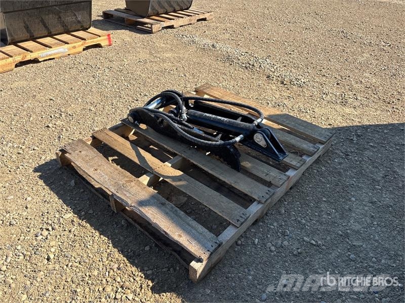 GIYI GY-XJ3T 30 in 3T Hydraulic Excavator Thumb (U Kanalak