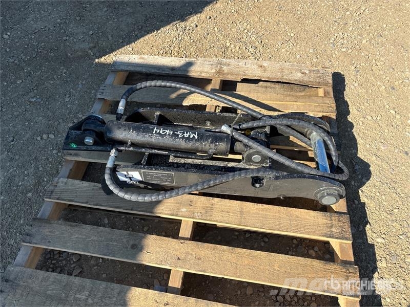 GIYI GY-XJ3T 30 in 3T Hydraulic Excavator Thumb (U Kanalak