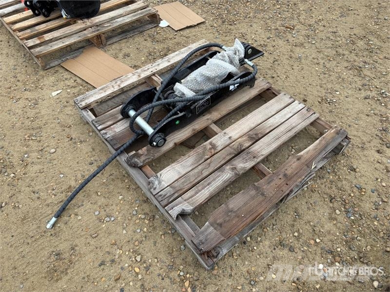  GIYI GY-XJ3T 30 in Hydraulic Excavator Thumb (Unus Buckets
