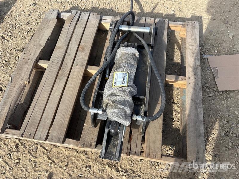  GIYI GY-XJ3T 30 in Hydraulic Excavator Thumb (Unus Buckets
