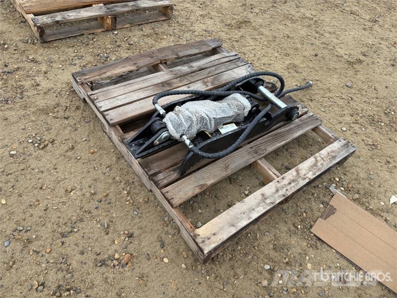  GIYI GY-XJ3T 30 in Hydraulic Excavator Thumb (Unus Buckets