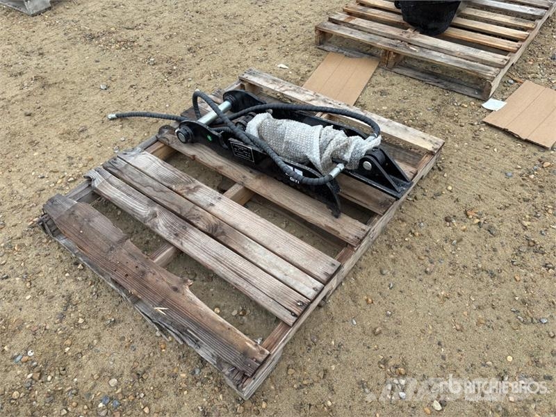  GIYI GY-XJ3T 30 in Hydraulic Excavator Thumb (Unus Buckets