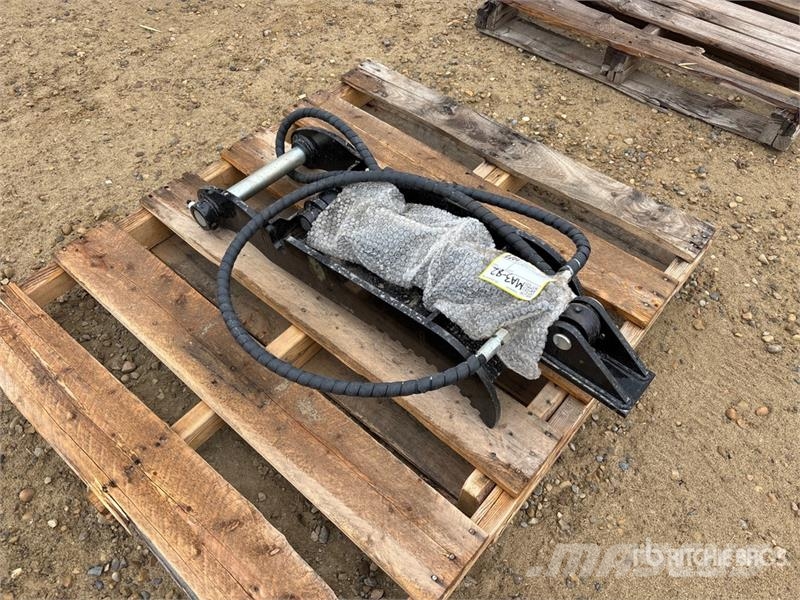  GIYI GY-XJ3T 30 in Hydraulic Excavator Thumb (Unus Buckets